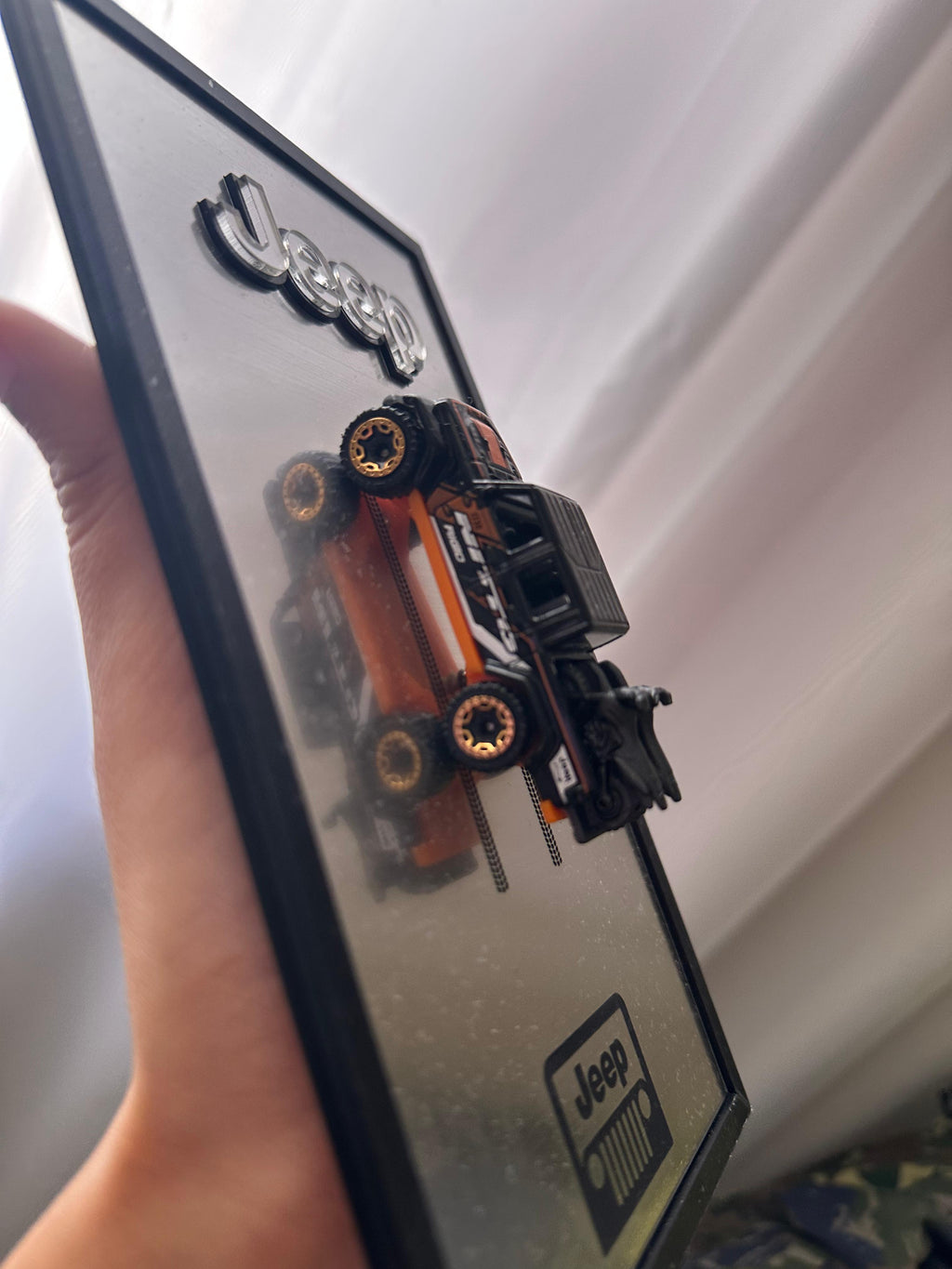 Quadro Jeep com Miniatura 3D – Expositor de Parede para Colecionadores